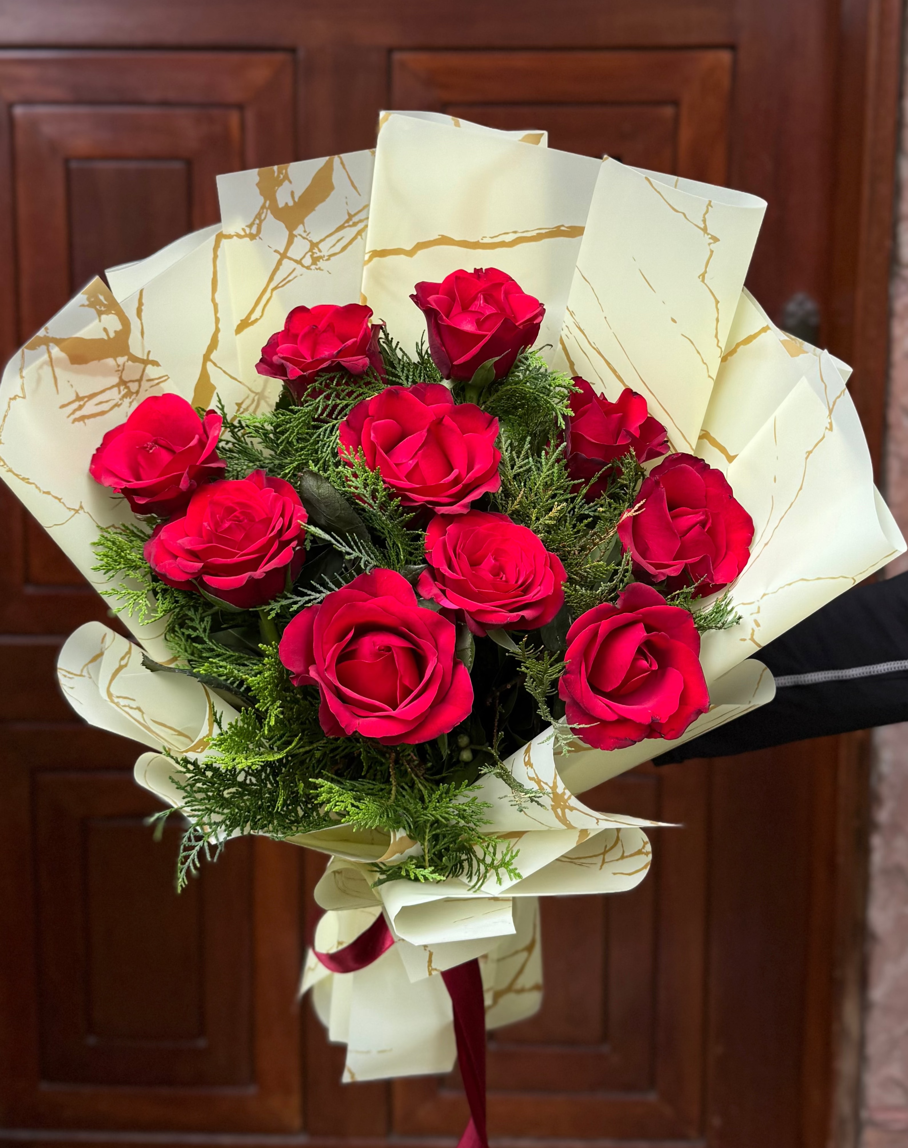 10 Roses Classic Bouquet