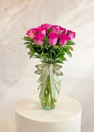 Rosy Glow – 12 Pink Roses in a Vase