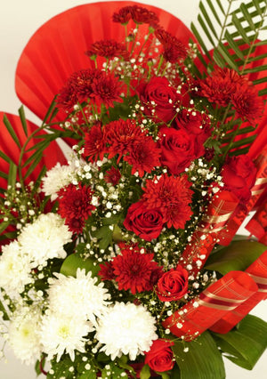 Heart Box: Red and White Flowers